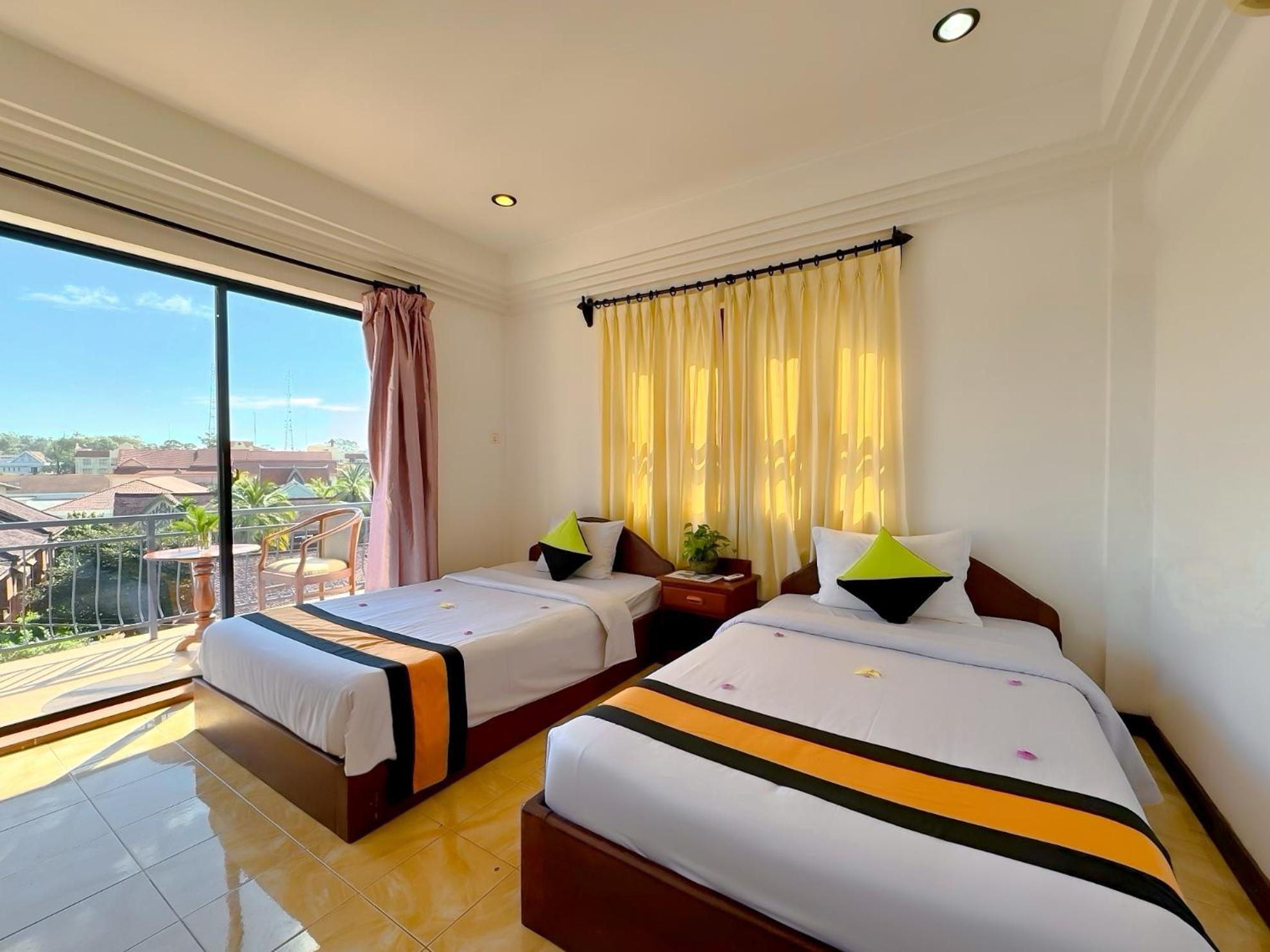 Vplus Hotel Siem Reap Esterno foto